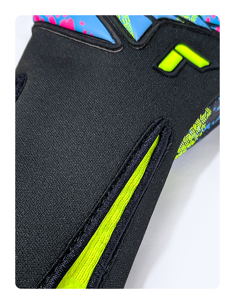 Reusch Attrakt Fusion Strapless Black/Safety Yellow Goalkeeper Gloves